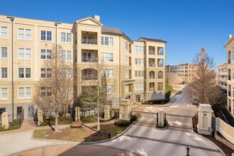 The Crescent at University Lake Condominiums in Baton Rouge, LA - Building Photo - Building Photo