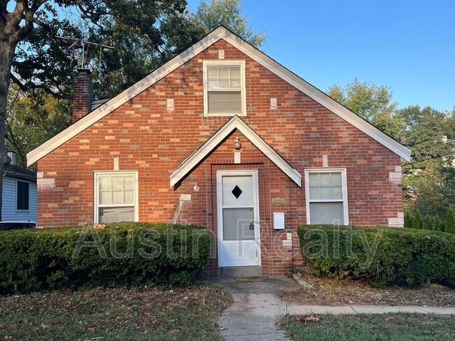 property at 2521 Cecelia Ave