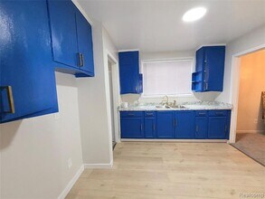 9832 Balfour Rd in Detroit, MI - Foto de edificio - Building Photo