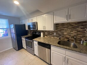 31 Erin Rd in Stoughton, MA - Building Photo - Building Photo