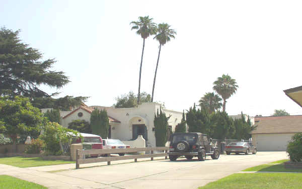 108-110 N Huntington Dr in Alhambra, CA - Building Photo