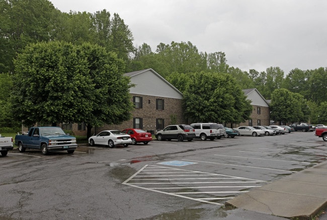 Pleasant Valley Apartments in Dickson, TN - Foto de edificio - Building Photo