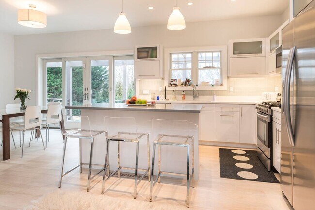 21 Richards Dr in Sag Harbor, NY - Building Photo - Building Photo