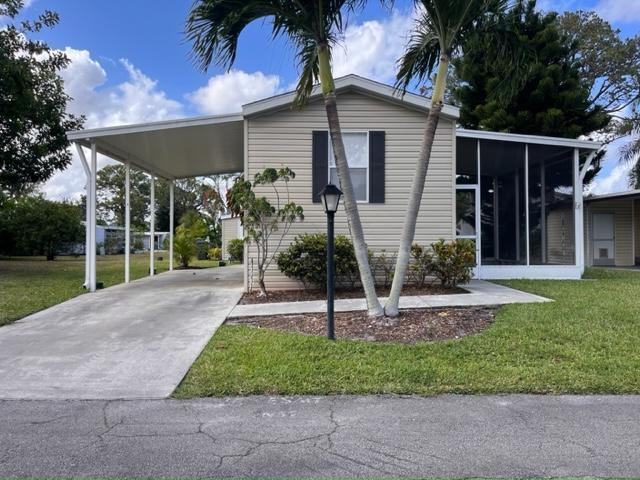 6295 S Ficus Ln in Atlantis, FL - Building Photo