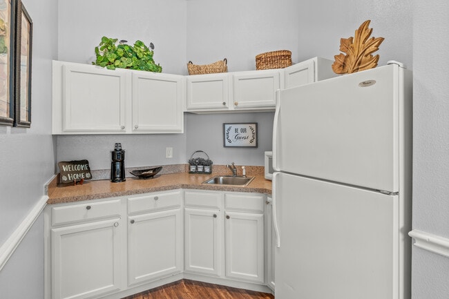 Mountain Creek Retirement Living in Grand Prairie, TX - Building Photo - Interior Photo