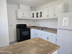 8321 W Edwards St-Unit -A in Peoria, AZ - Foto de edificio - Building Photo