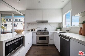 1425 N Crescent Heights Blvd in West Hollywood, CA - Building Photo - Building Photo