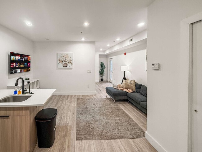 2400 E Huntingdon St in Philadelphia, PA - Foto de edificio - Building Photo