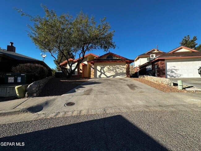 7501 Windcrest Dr in El Paso, TX - Building Photo - Building Photo