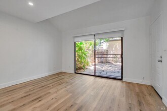 21 Woodstock Ct in San Rafael, CA - Building Photo - Building Photo