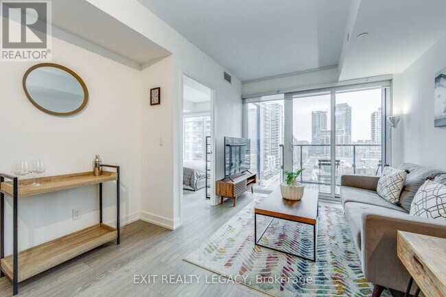 19 Western Battery Rd in Toronto, ON - Building Photo - Building Photo