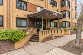 Dupont Plaza of Lowry Hill in Minneapolis, MN - Building Photo - Building Photo