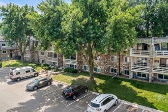 4407 Wilshire Blvd in Mound, MN - Foto de edificio - Building Photo