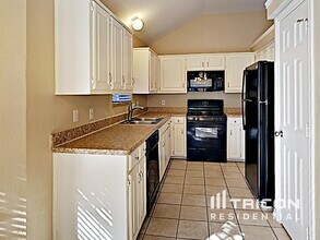 1112 Brittany Dr in Denton, TX - Building Photo - Building Photo