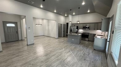 209 S 4th St in Celeste, TX - Building Photo - Building Photo
