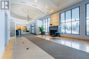 11121 Yonge St in Richmond Hill, ON - Building Photo