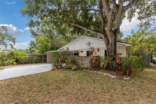 5312 S Russell St in Tampa, FL - Building Photo - Building Photo