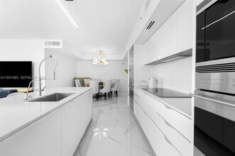 9521 E Bay Harbor Dr in Bay Harbor Islands, FL - Building Photo - Building Photo