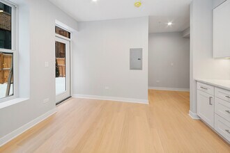 4637 N Ashland Ave, Unit 103 in Chicago, IL - Building Photo - Building Photo