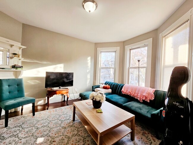 23 Evergreen St, Unit 3 in Boston, MA - Building Photo - Building Photo