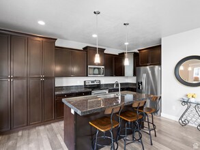 797 Newfield Dr in Sandy, UT - Building Photo - Building Photo