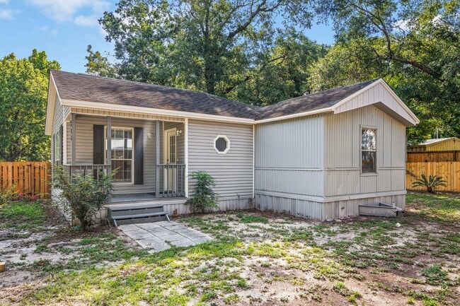 700 Persimmon St in Freeport, FL - Building Photo - Building Photo