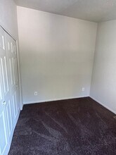 1326 Lofton Way in Fort Wayne, IN - Foto de edificio - Building Photo