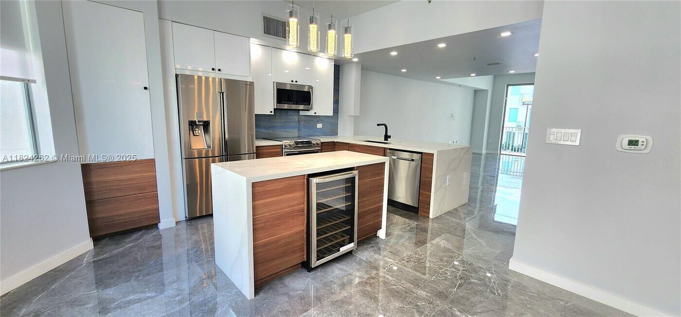 2146 Van Buren St in Hollywood, FL - Building Photo