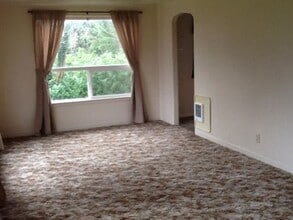 2673-2675 Stanton St in North Bend, OR - Building Photo - Building Photo