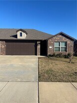 510 Vee St in Centerton, AR - Building Photo