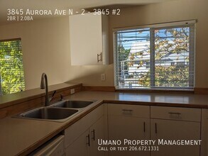 3845 Aurora Ave N in Seattle, WA - Building Photo - Building Photo