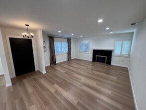 653 N Buena Vista St in Burbank, CA - Building Photo - Building Photo