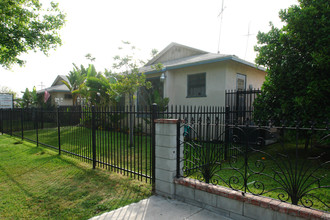 218 W Elm Ave in Burbank, CA - Building Photo - Building Photo