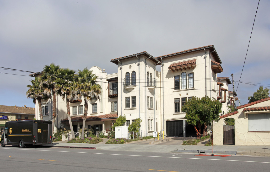 South Pacific Apartments in Santa Cruz, CA - Building Photo