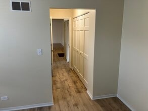 1860 W Highland Ave, Unit G-103 in Elgin, IL - Foto de edificio - Building Photo