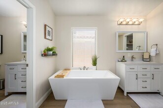 5638 E Helena Dr in Scottsdale, AZ - Building Photo - Building Photo