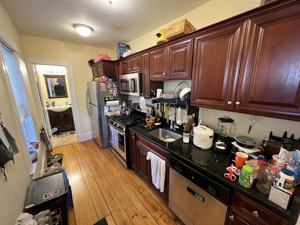 26 White St, Unit R in Cambridge, MA - Building Photo
