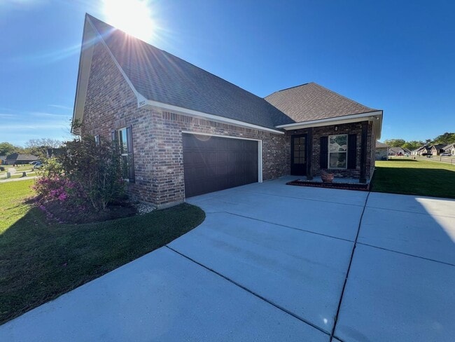 9922 Stratford Dr in Denham Springs, LA - Building Photo - Building Photo