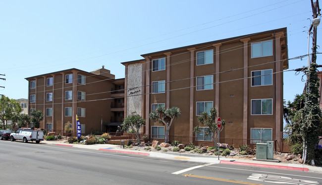 Azure Shores Apartments in San Diego, CA - Building Photo - Building Photo