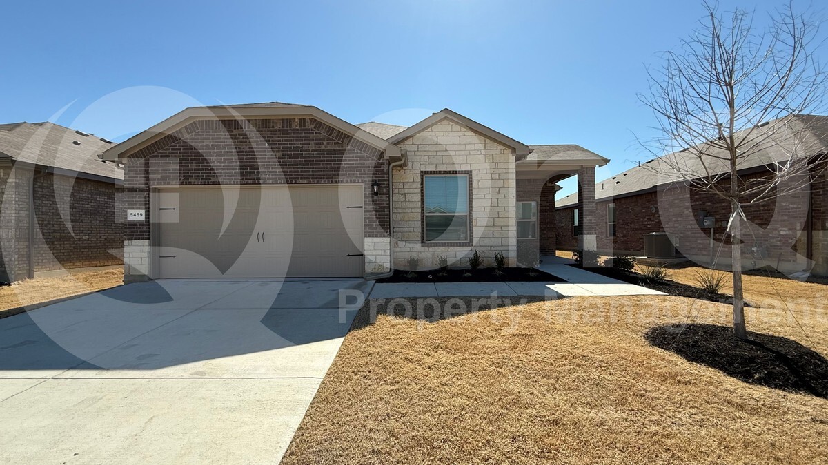 5459 Gold Pond Dr in Fort Worth, TX - Building Photo