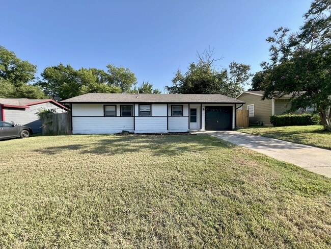 4204 Bowling Green St in Forest Hill, TX - Building Photo - Building Photo