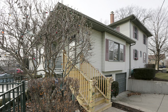 Colonial Apartments in Elmhurst, IL - Foto de edificio - Building Photo