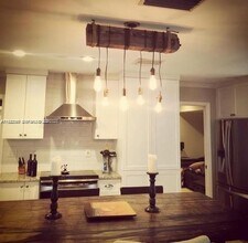 6300 SW 48th St in Miami, FL - Building Photo - Building Photo