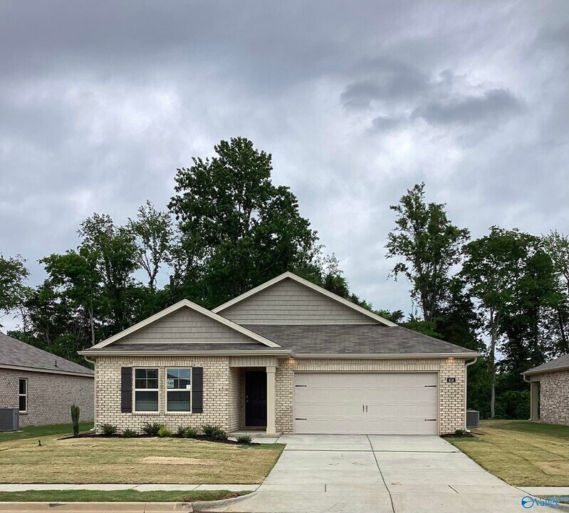414 Jackson Pt Cir in Huntsville, AL - Building Photo