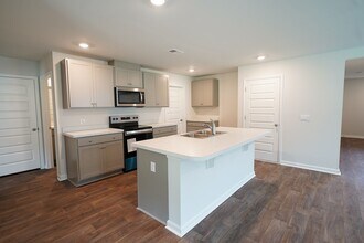 138 Painted Lady Lp in Savannah, GA - Building Photo - Building Photo