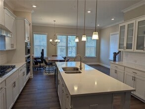 201 Spike Trl SE in Smyrna, GA - Foto de edificio - Building Photo