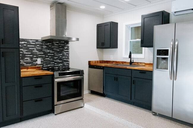 property at 2724 Windsor Ct NW