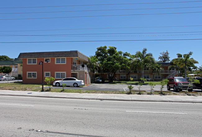 Joanne Marie Apartments in Wilton Manors, FL - Foto de edificio - Building Photo