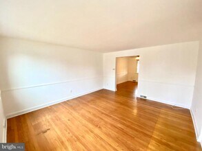 1741 Joan Ave in Parkville, MD - Foto de edificio - Building Photo