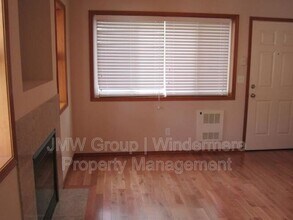 12721 35th Ave NE in Seattle, WA - Building Photo - Building Photo